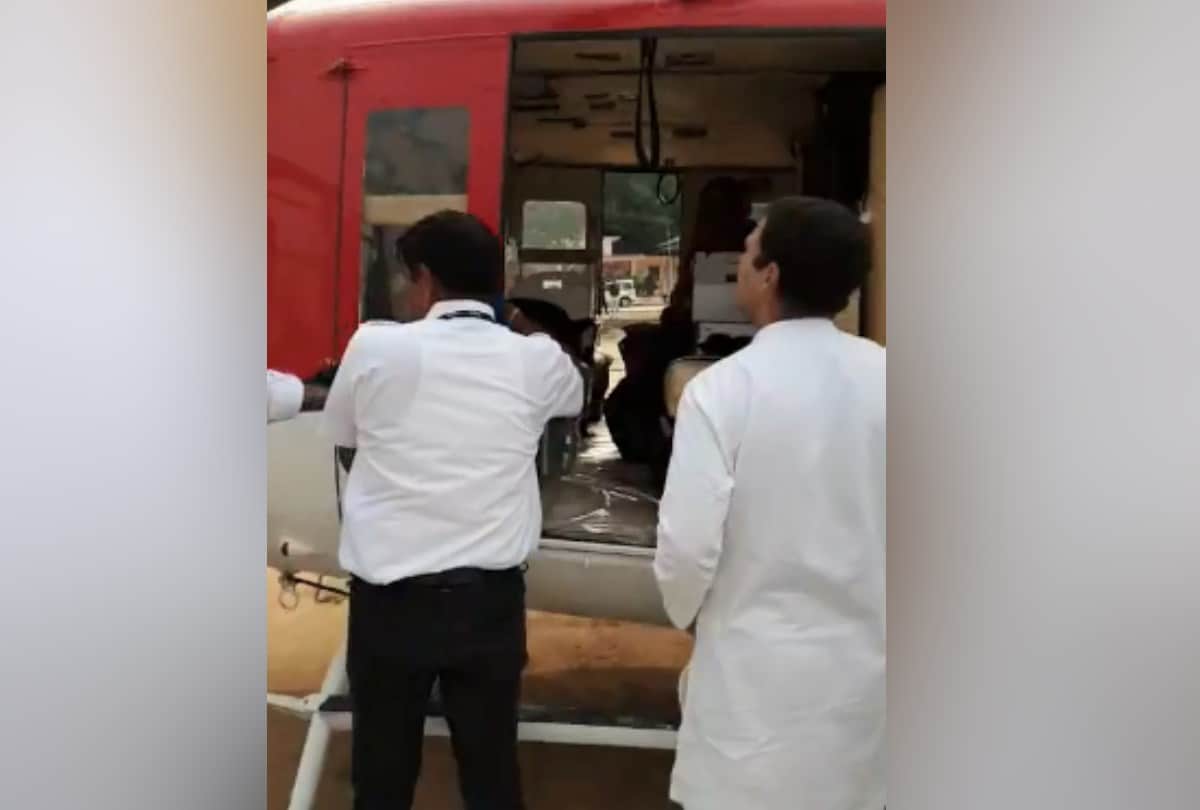 Rahul gandhi viral video helps pilot for repair door of helicopter una himachal pradesh