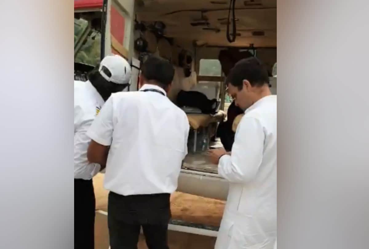 Rahul gandhi viral video helps pilot for repair door of helicopter una himachal pradesh