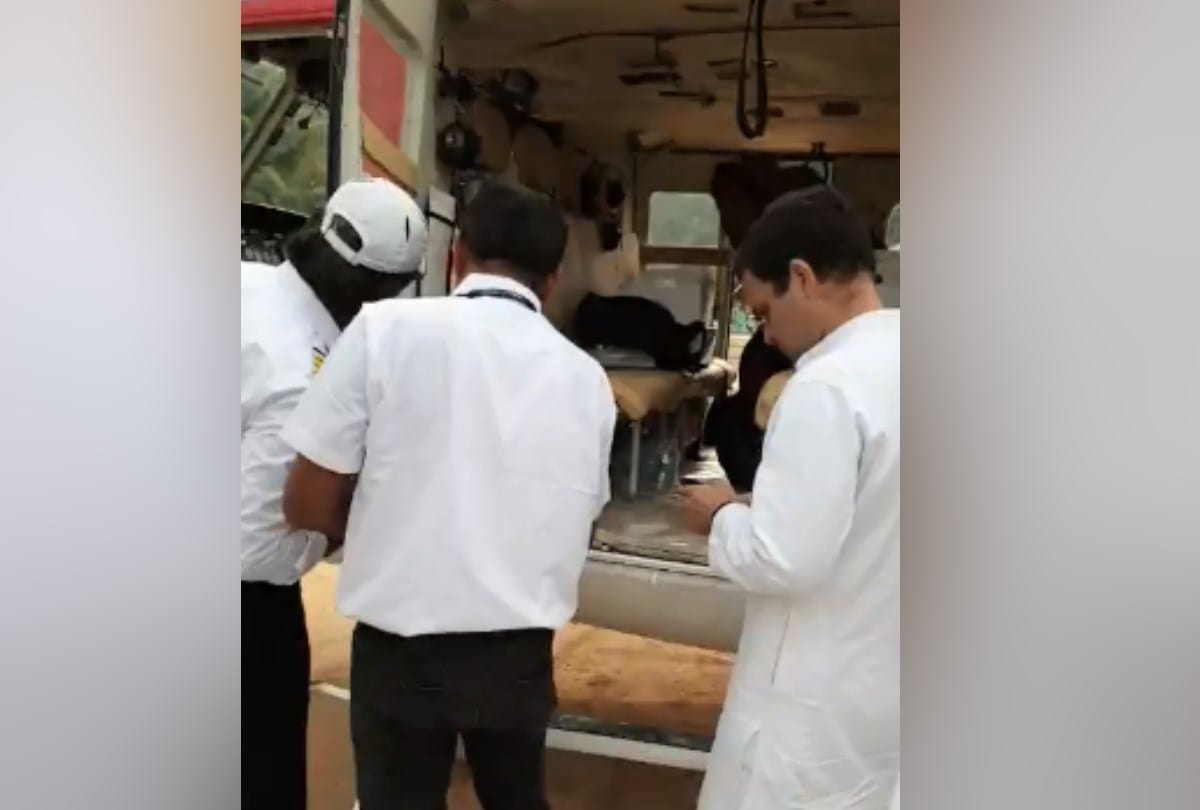 Rahul gandhi viral video helps pilot for repair door of helicopter una himachal pradesh