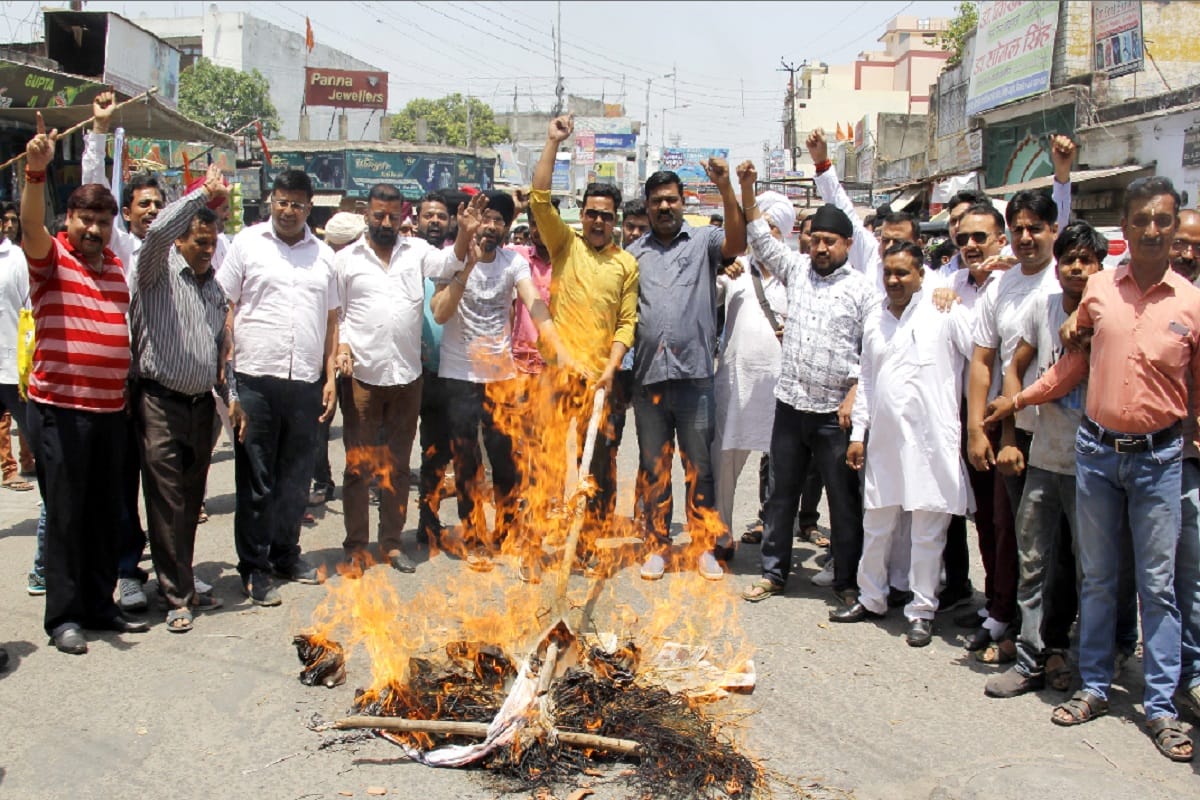 Sikh community and BJP have protest against Sam Pitroda and blow the effigy in Bijnor