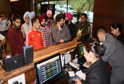 go back slogan against sam pitroda in shimla by Sikh protesters