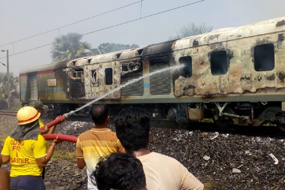 Rajdhani Express caught fire going to Bhubaneshwar, All Passengers Safe