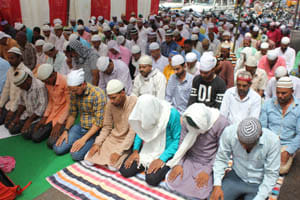 ramazan juma, rozedar went masjid