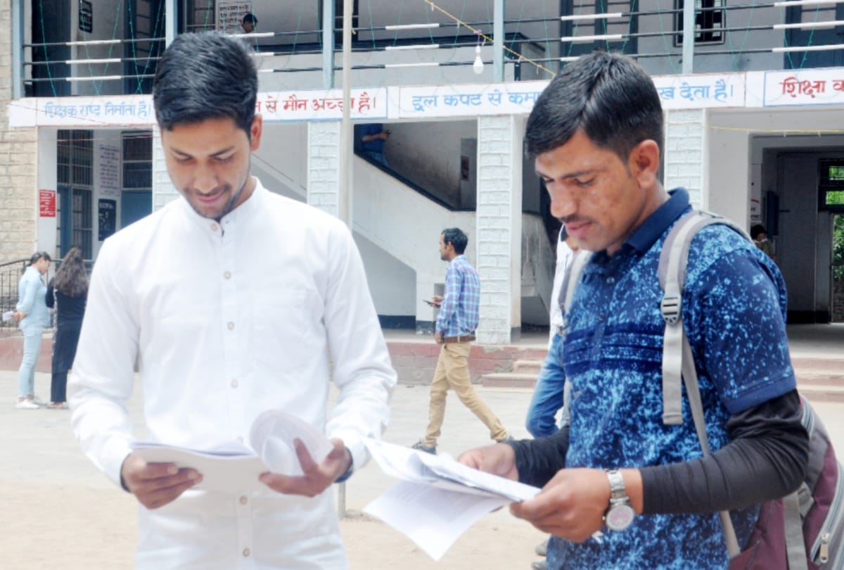 Thousands condidate tgt arts exam in Himachal