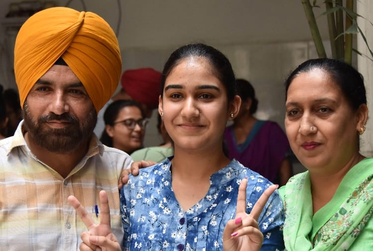 Ludhiana sarbjot got 98.89 Percent marks in pseb 12th class rsult