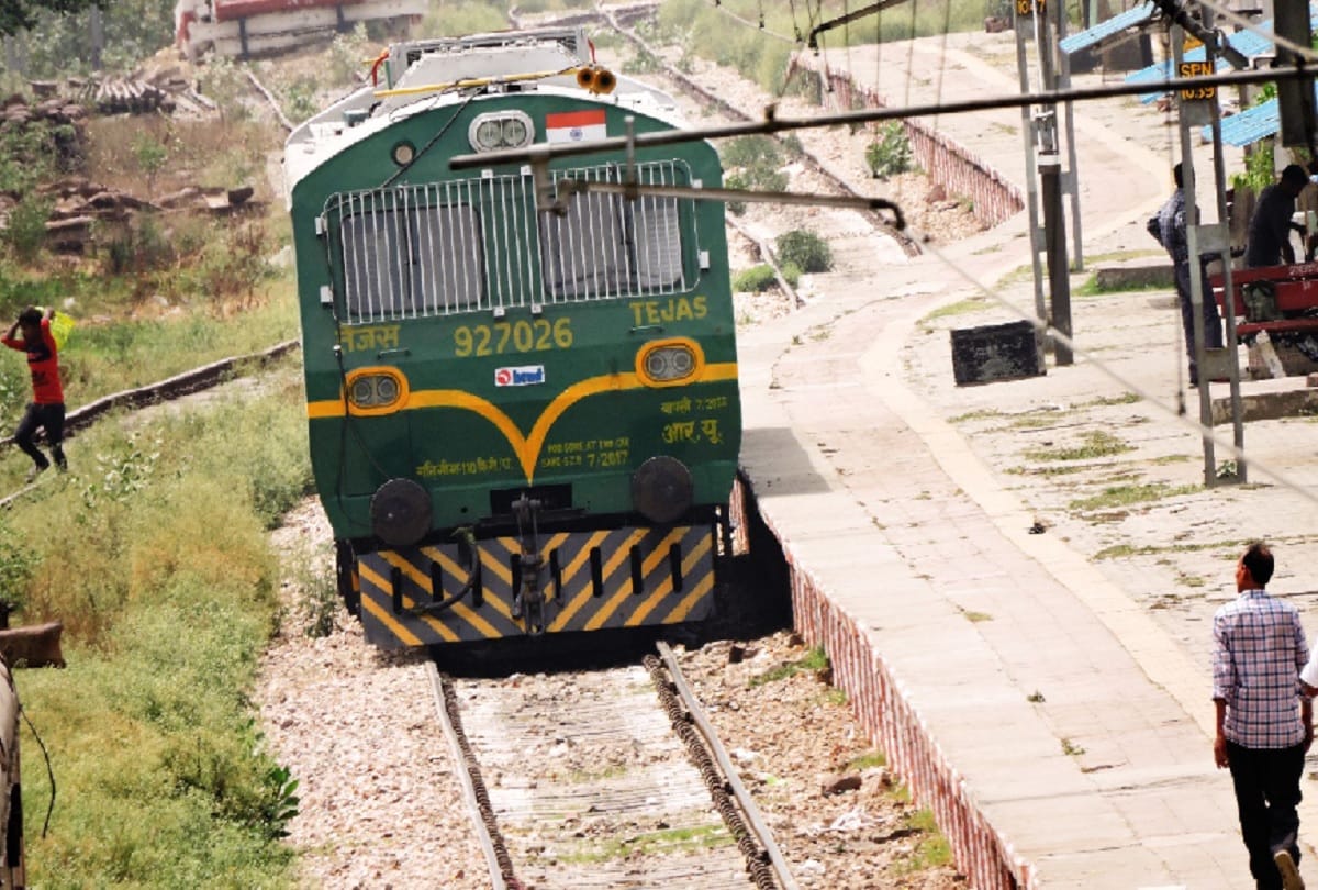Pressure jam of Rajya Rani Express in Shahjahanpur