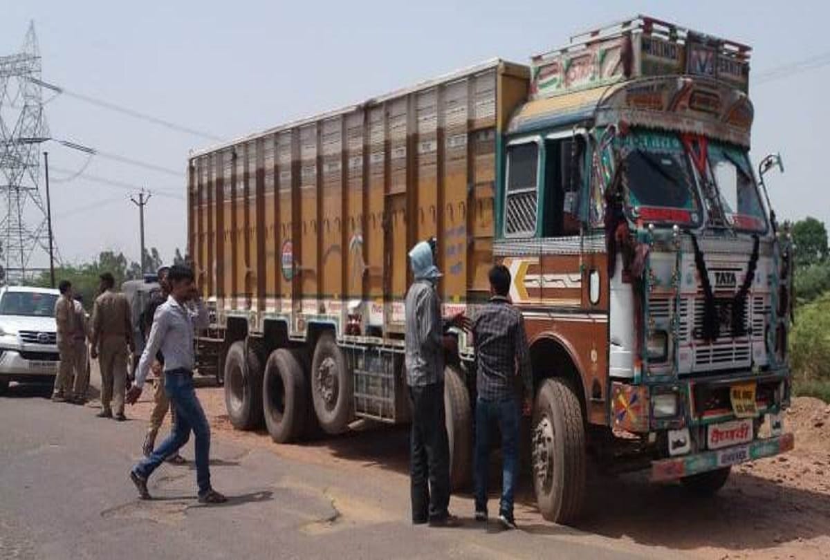 robbers robbed truck and throw driver