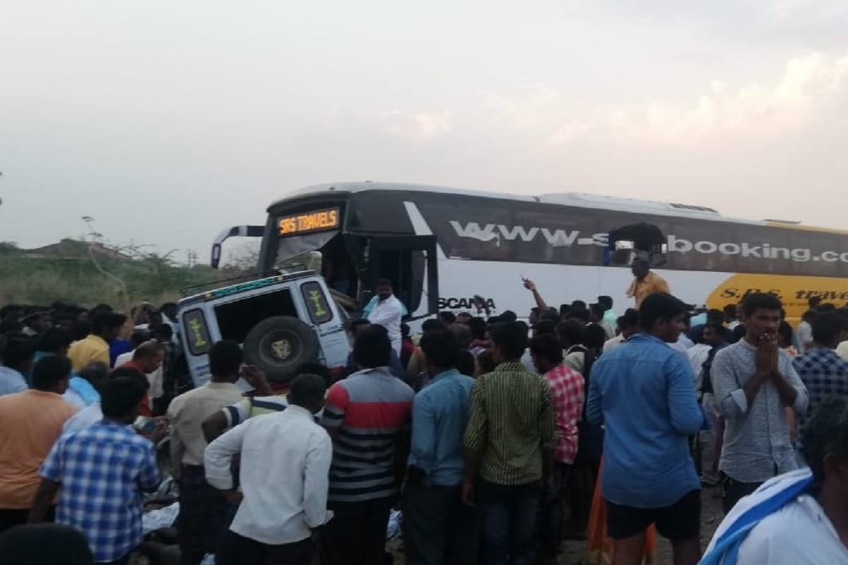 13 dead and several injured two vehicles collided in Kurnool district in Andhra Pradesh