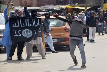 जुमे की नमाज के बाद घाटी में हिंसक प्रदर्शन