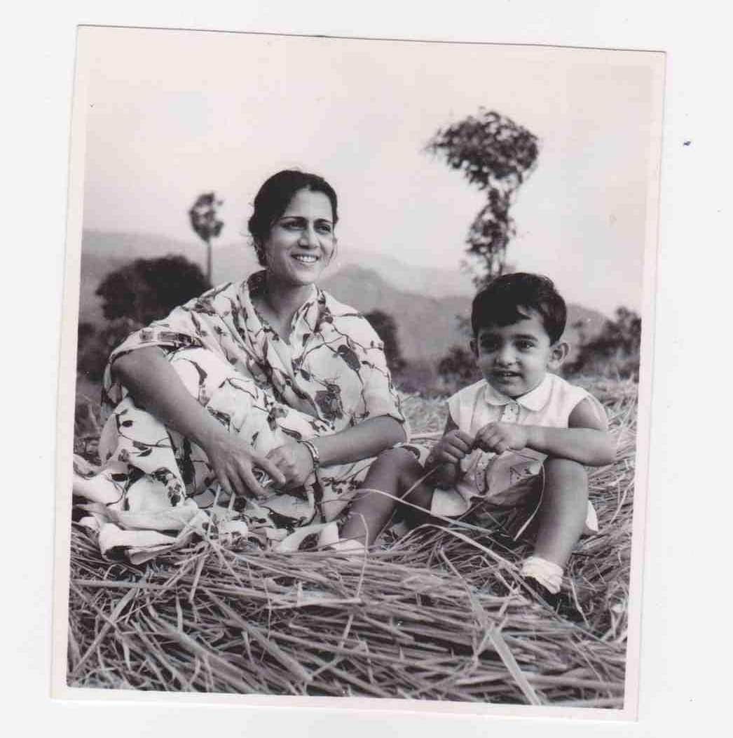 Aamir Khan to Anushka Sharma these bollywood Celebrities share their childhood photos on Mothers Day