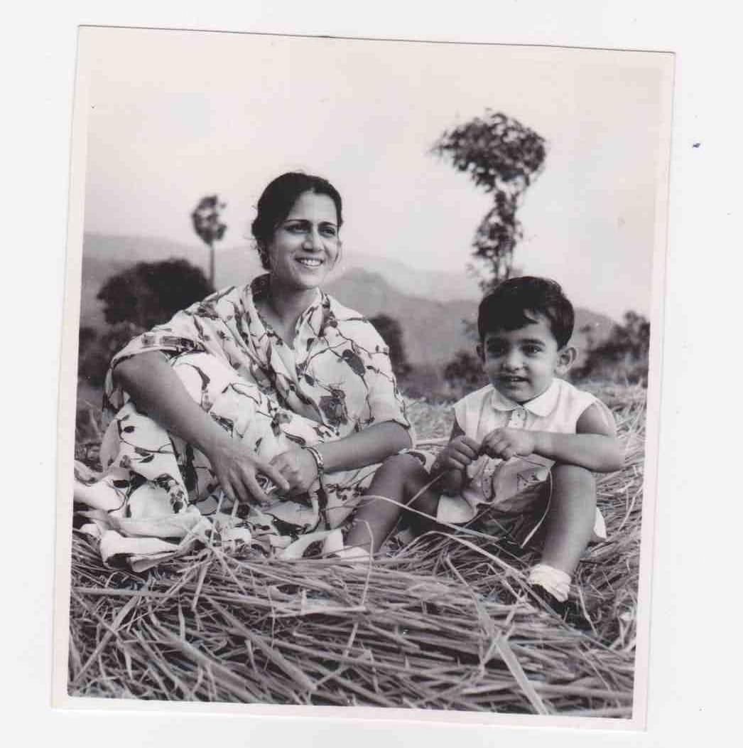 Aamir Khan to Anushka Sharma these bollywood Celebrities share their childhood photos on Mothers Day