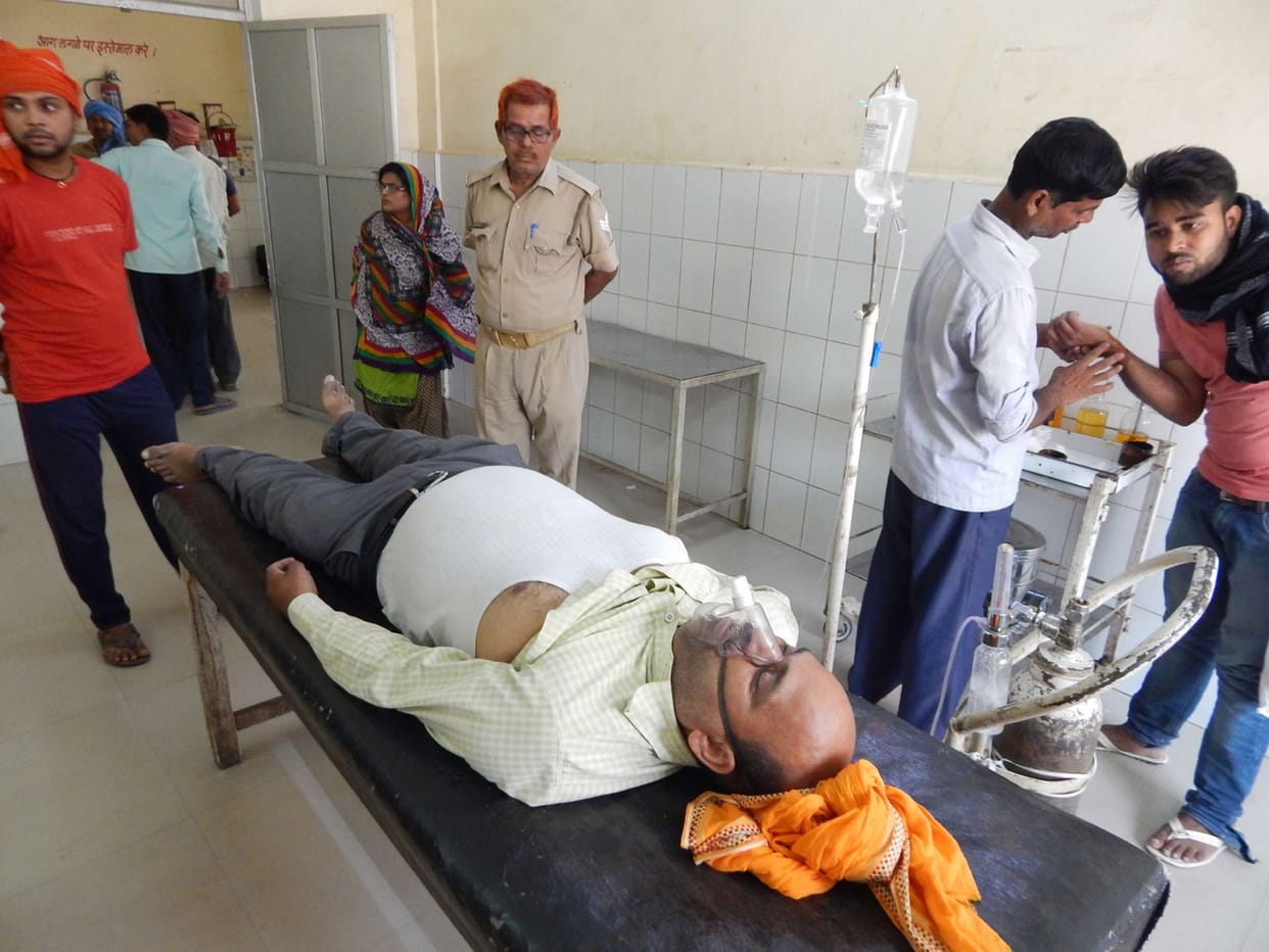 बोलेरो की चपेट में आने से मां-बेटे जख्मी, मां की मौत