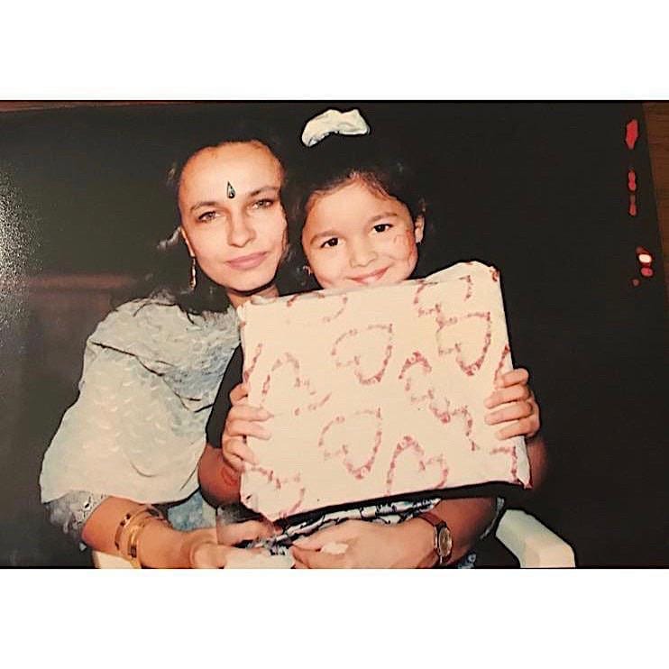Aamir Khan to Anushka Sharma these bollywood Celebrities share their childhood photos on Mothers Day