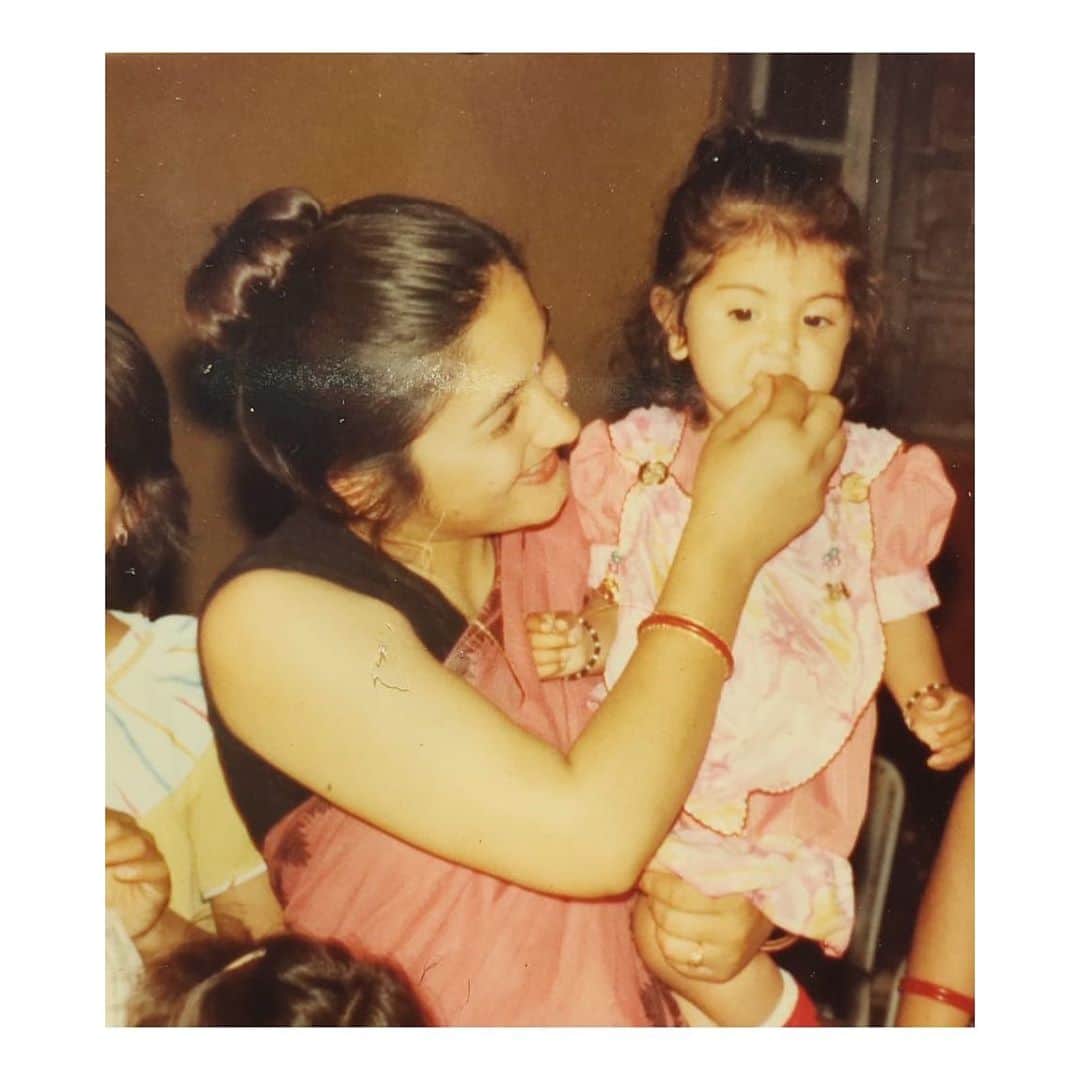 Aamir Khan to Anushka Sharma these bollywood Celebrities share their childhood photos on Mothers Day