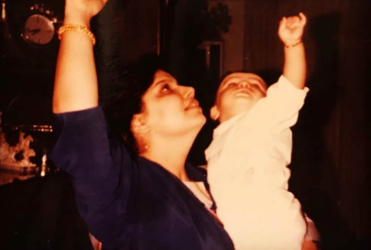 amitabh bachchan to janhvi kapoor celebs wish happy mothers day