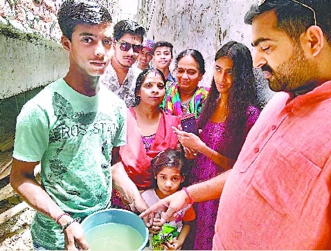 साहब! रुतबा आपको इतना प्यारा.. मगर पब्लिक ने क्या बिगाड़ा