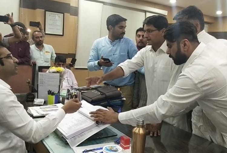 Lok Sabha Elections 2019, Clash in BJP and Congress Workers during Voting in Haryana