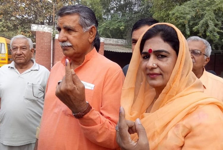 Lok Sabha Elections 2019, Ministers, Politicians and Officers on Booth for Voting in Haryana