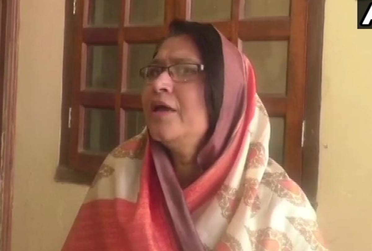 Lok sabha election 2019 Bhadohi Congress district president Neelam Mishra quit party