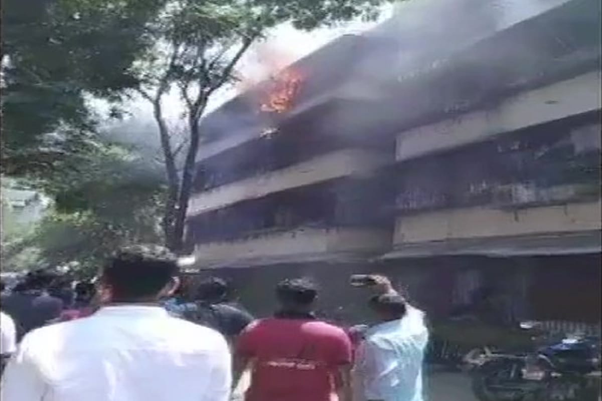 15 year old girl died in a fire broke out in a building at Dadar Police Station, Mumbai