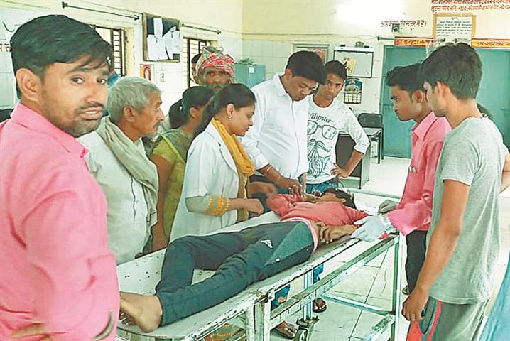 Traktor-Trolley ransacked schoolgirl, two students including student