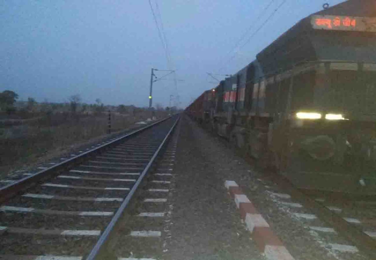 Technical fault in goods train engine in chitrakoot