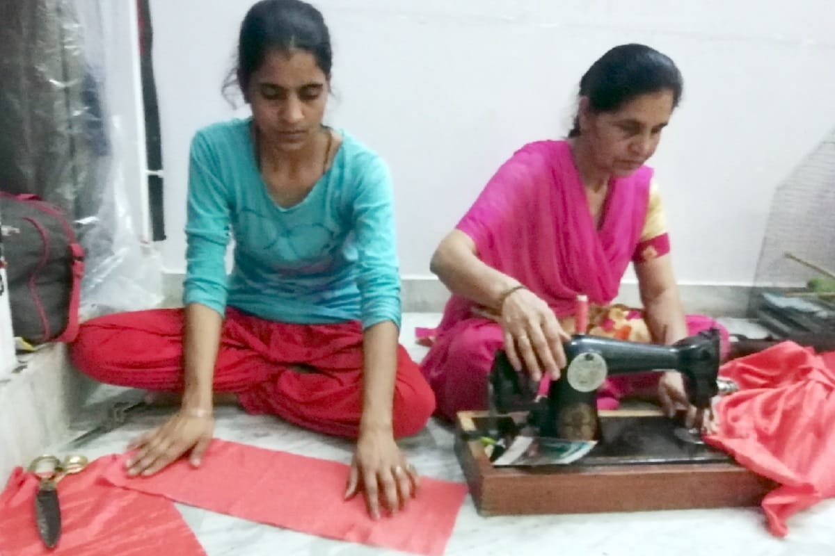 Mother's Day: Shamli Mom somti is also taking fathers responsibility with mother