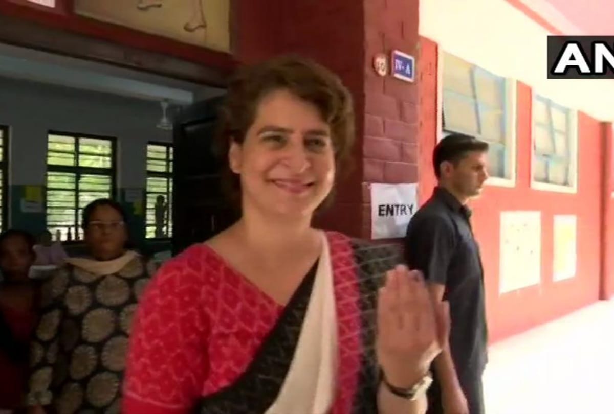 lok sabha elections 2019 priyanka gandhi vadra cast vote attacks pm modi with interesting story