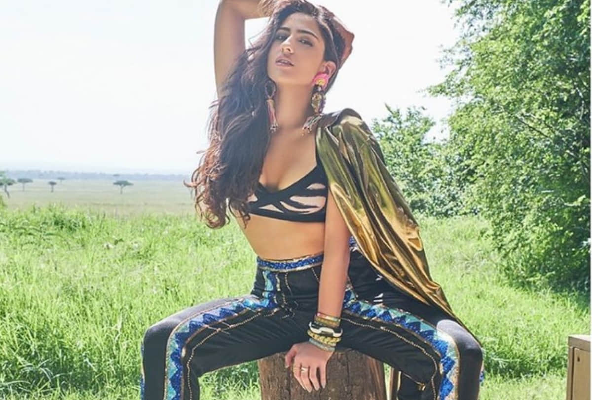 sara ali khan and ex boyfriend veer pahariya spoted soty 2 screening