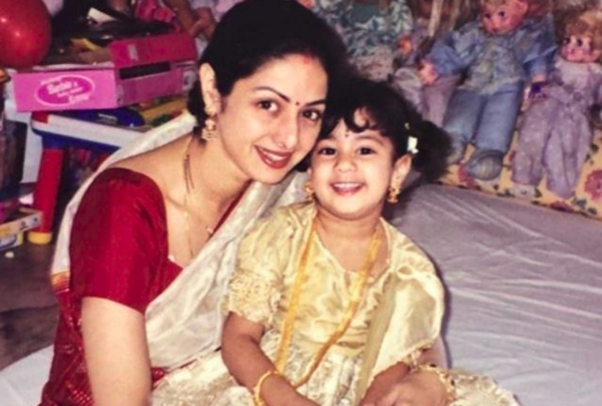 janhvi kapoor emotional post sridevi death anniversary