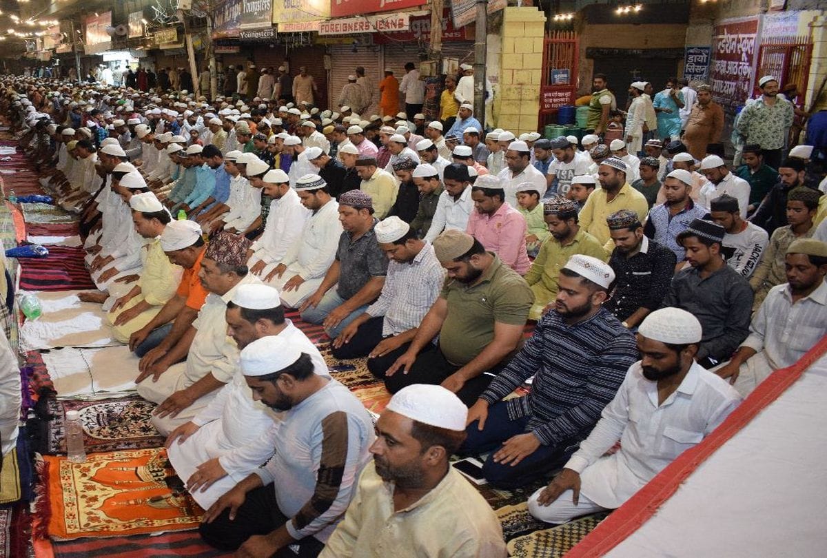 ramadan 2019 Muslims perform taraweeh namaz