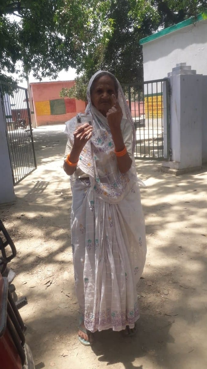 जीवन रहे न रहे, एक बार और कर लूं मतदान