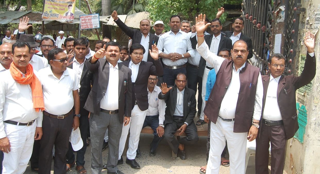 गिरफ्तार नहीं हुए आरोपी तो हड़ताल करेंगे अधिवक्ता
