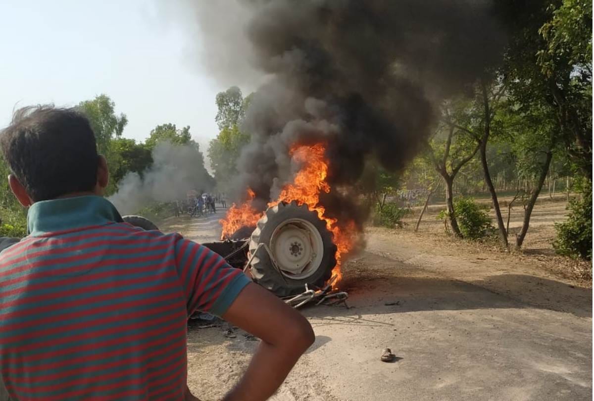 tractor caught in accident in barabanki, three burnt, hospital refer