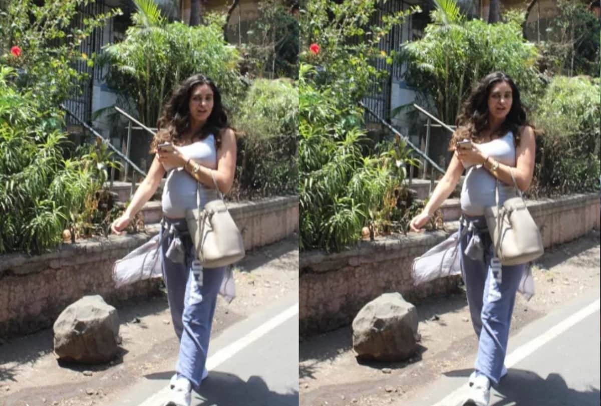 arjun rampal sheres a romnantic picture with girlfriend