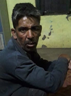 शिकारी ने चीतल को मारा, पकड़ा
