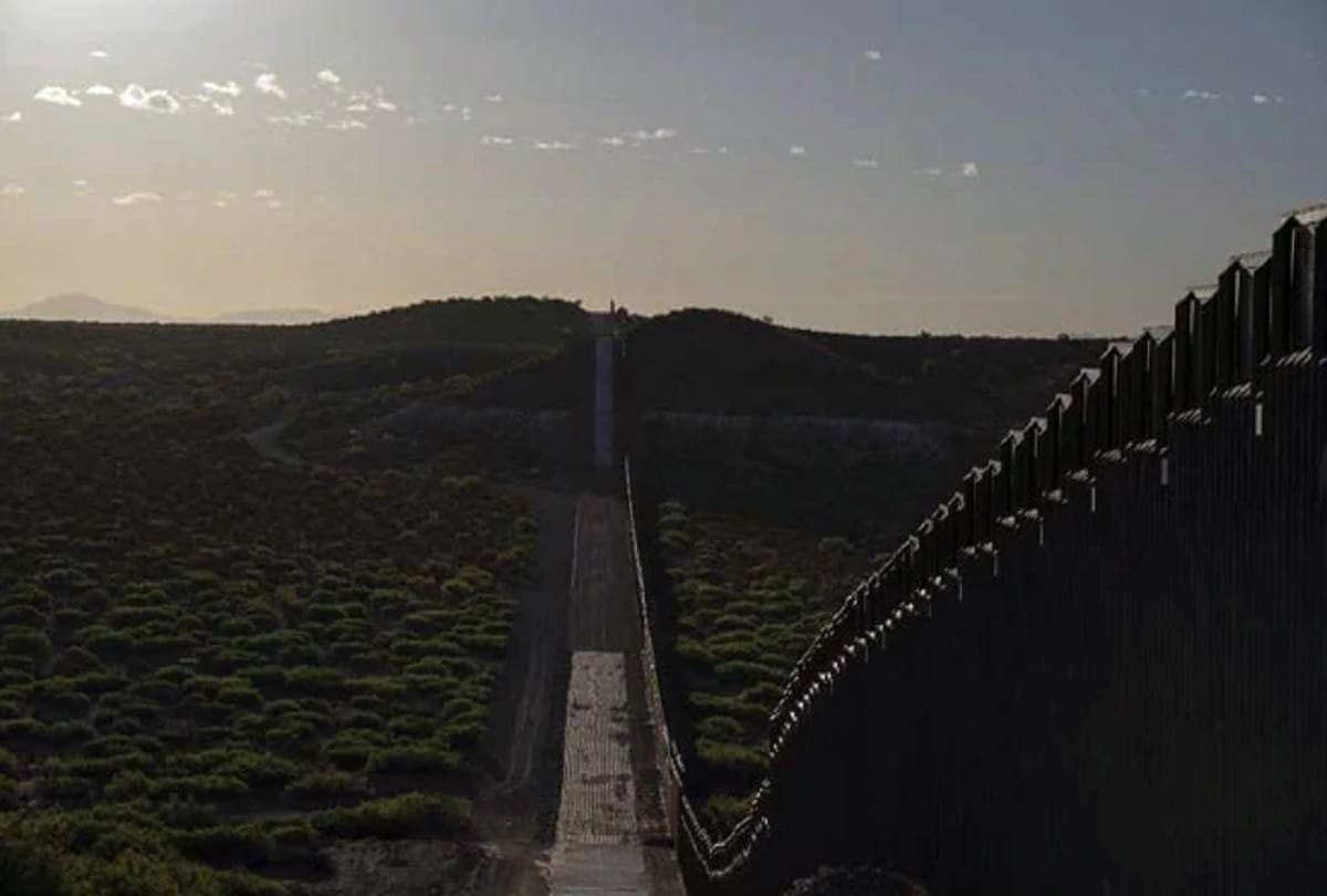 America will build the wall on the Mexican border from Pak fund