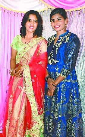 Women cricketer Ekta and Rajeshwari arrive in Almora