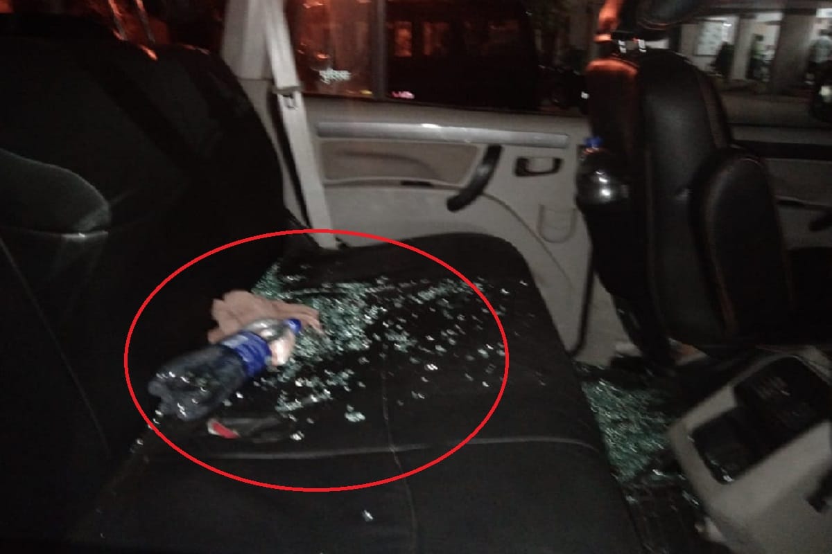 Crooks fired at BSP leader Guddu Pandit's brother's car in Bijnor