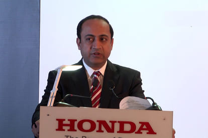 Recession crisis on auto sector Maruti sales fall by 33% Honda gets 51%