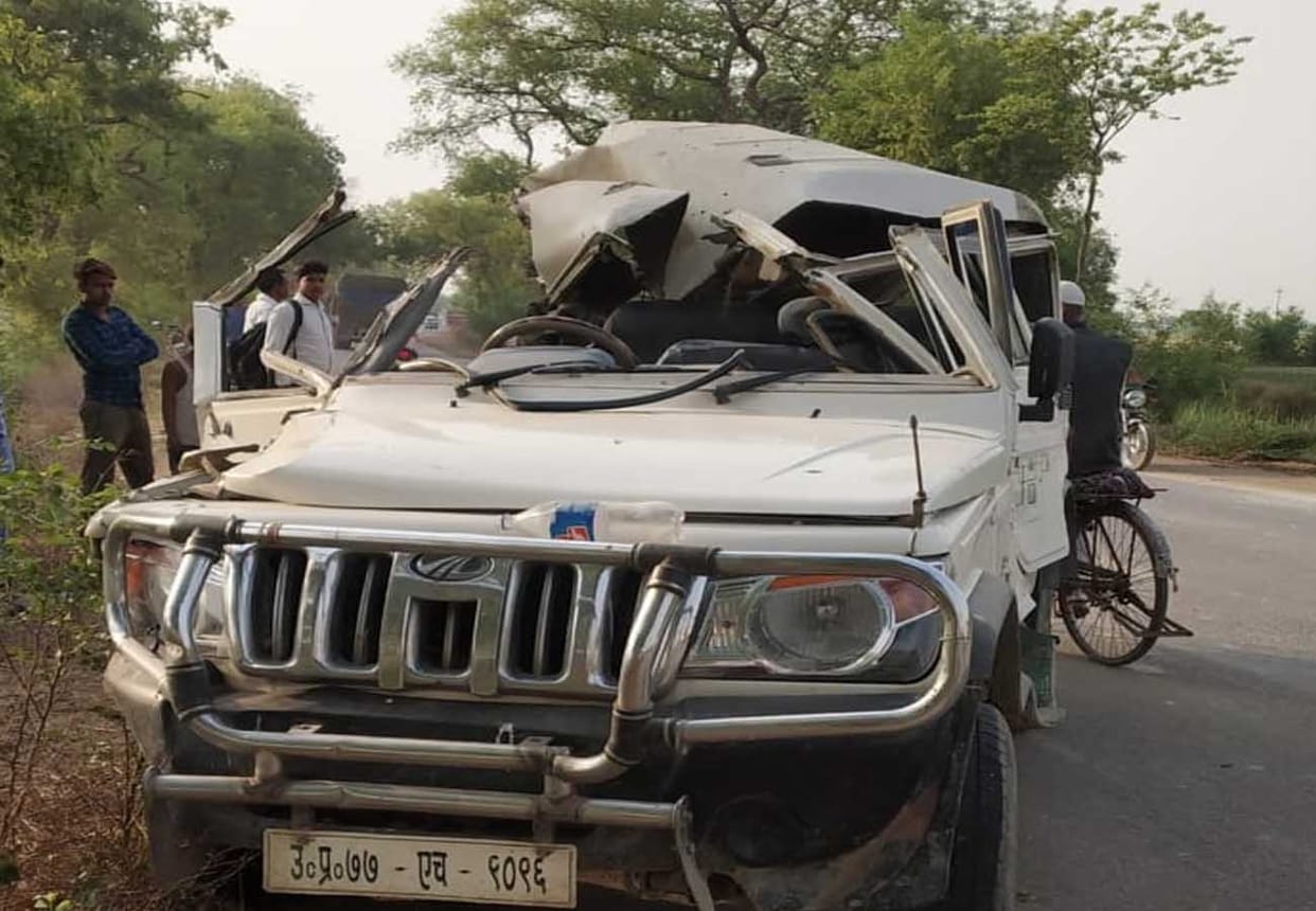 road accident in kanpur dehat, two people died and six injured