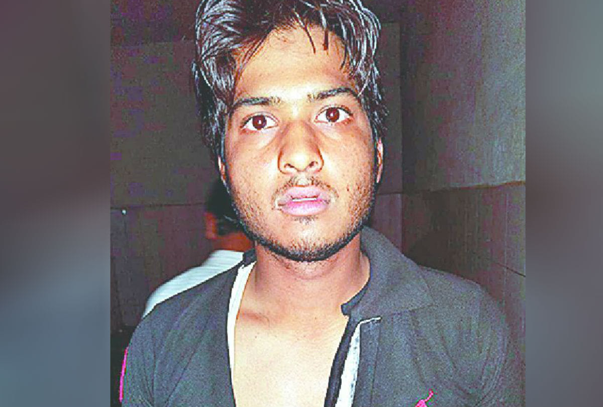 girl student Kidnapped from auto by other community youth