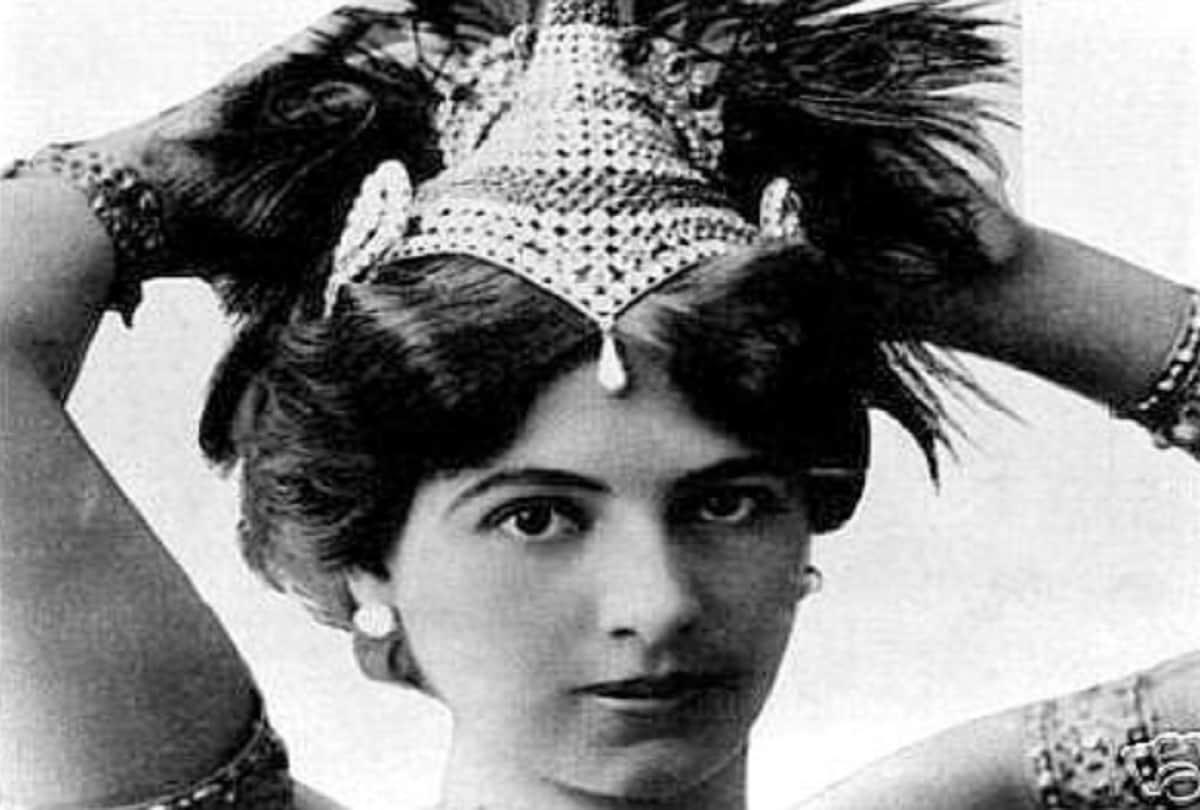worlds most dangerous female spy Mata hari who had physical relations with many people