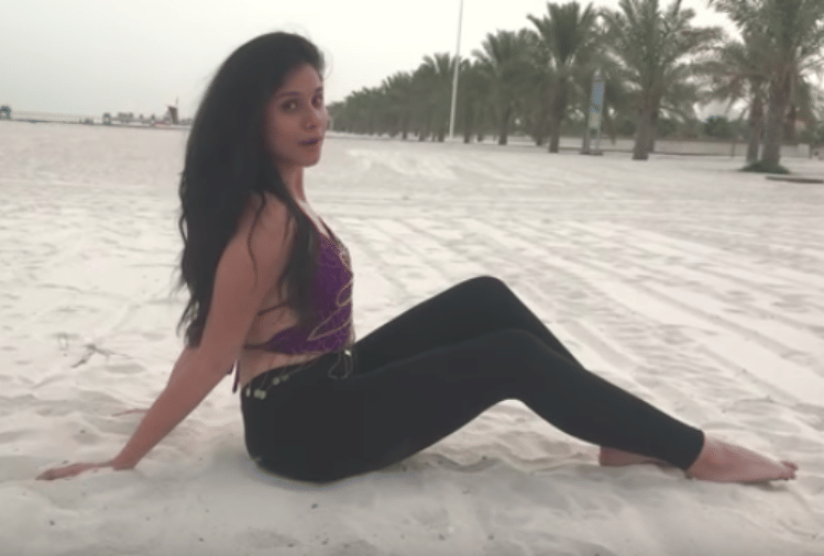 digital review of nidhi kumar coka song one take dance cover