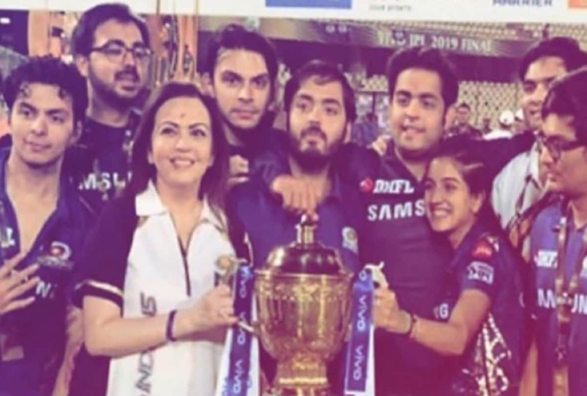 IPL finale 2019 match Nita Ambani looked doing chanting mantra video viral