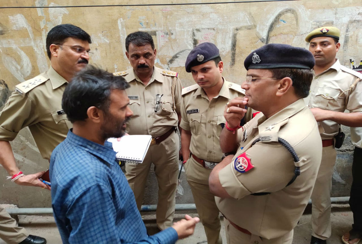 Robbers looted cash from the trader in mathura