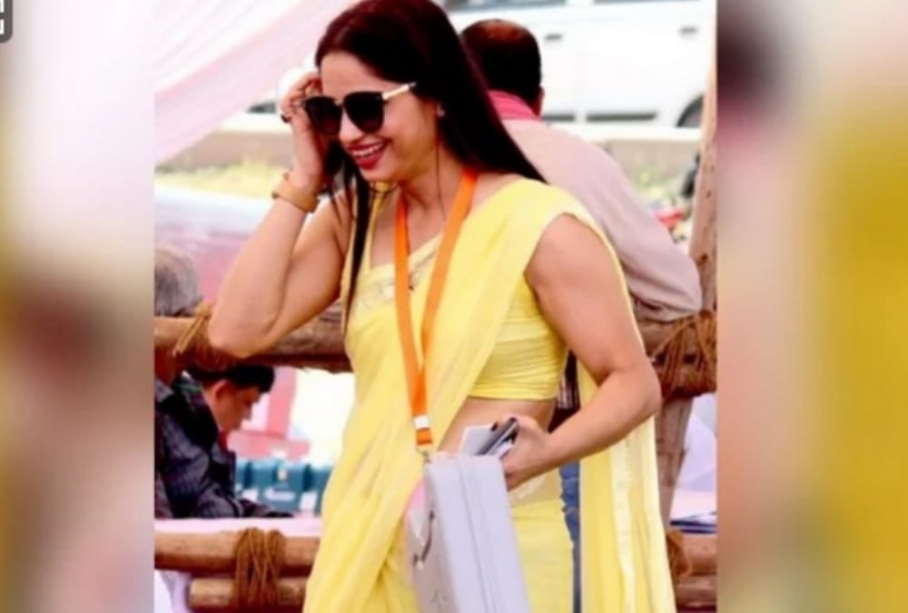 famous polling officer reena dwivedi.