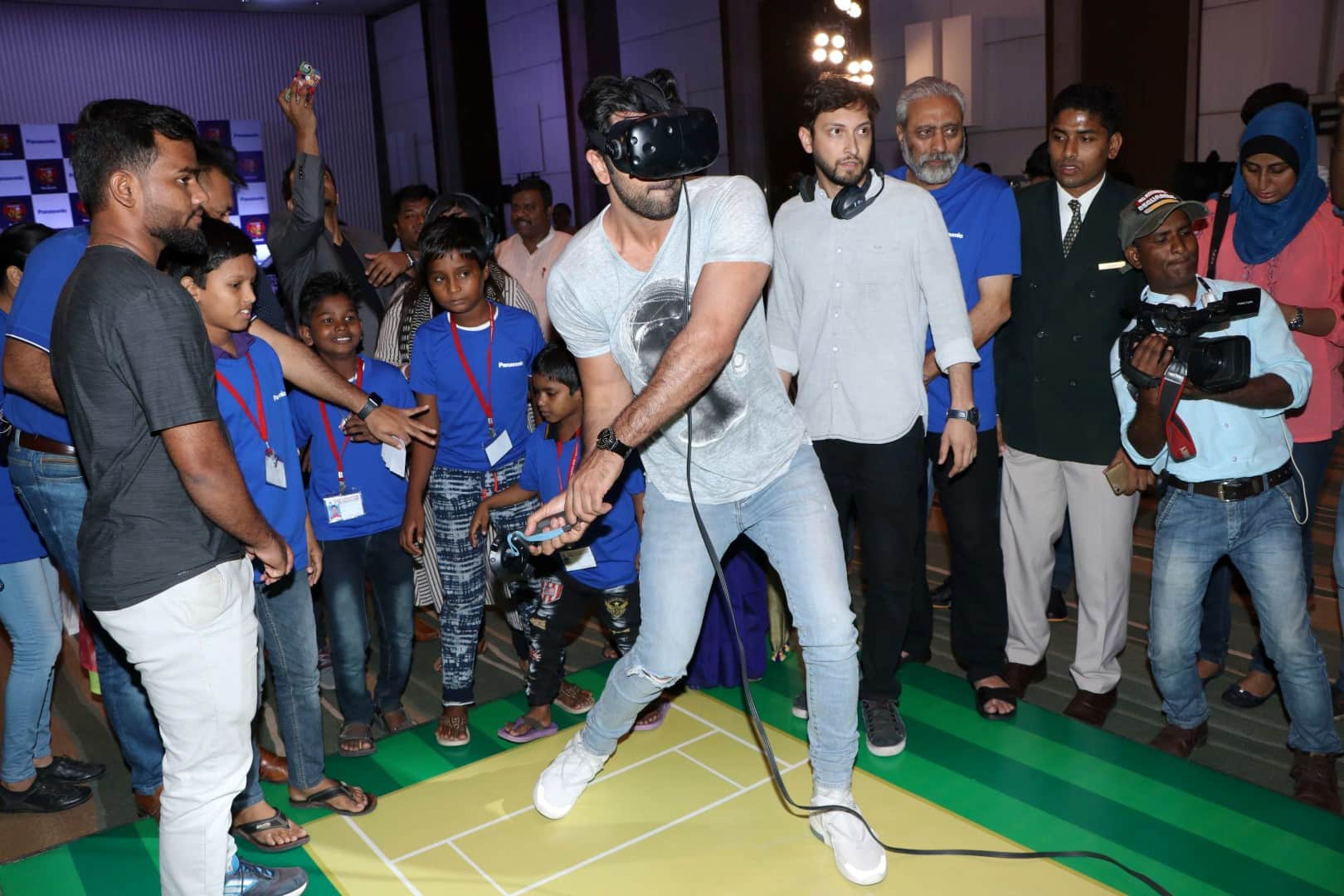 Ranbir Kapoor playing Virtual reality glasses with childrens