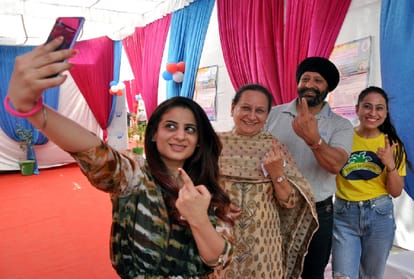 Lok Sabha Chunav 2019: Young Voters given importance to employment, education and security issues