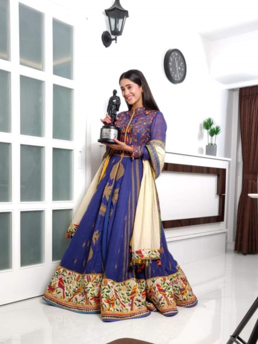 naira aka shivangi joshi give world best gift to mother on mothers day
